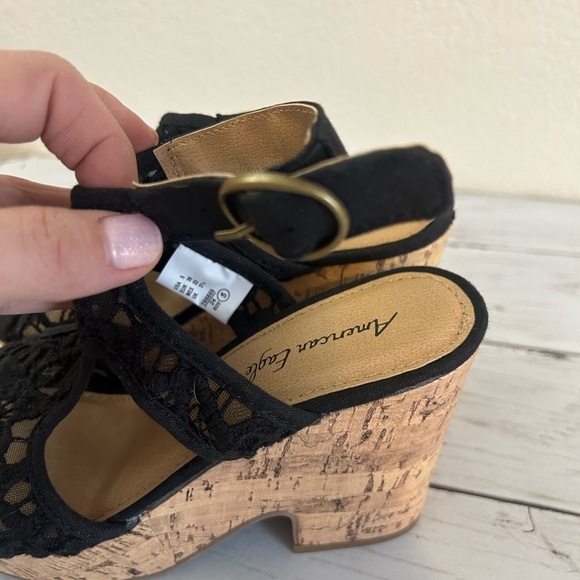 American Eagle Platform Textured lace Upper Sandals
Size 5 - Picture 6 of 10